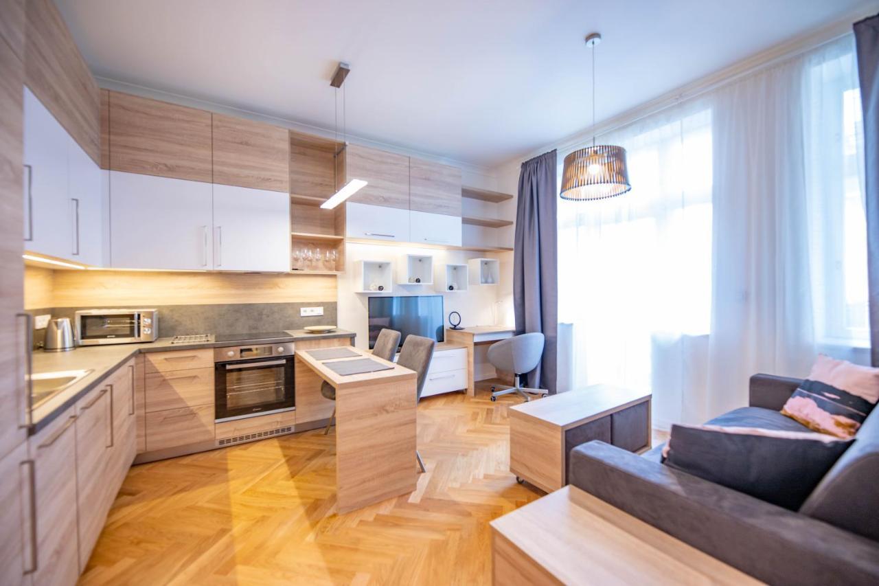 Friendly Apartments In プラハ エクステリア 写真