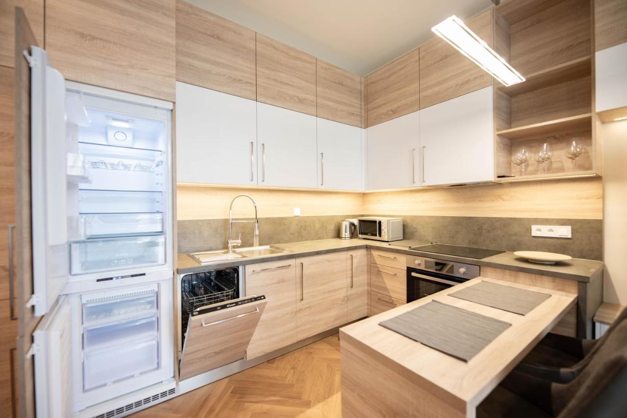 Friendly Apartments In プラハ エクステリア 写真