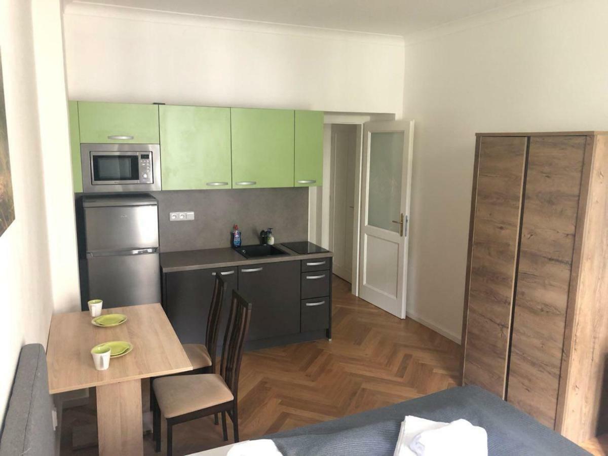 Friendly Apartments In プラハ エクステリア 写真