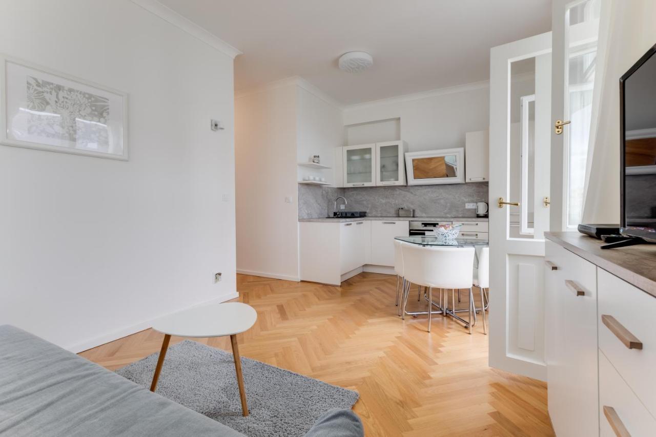 Friendly Apartments In プラハ エクステリア 写真