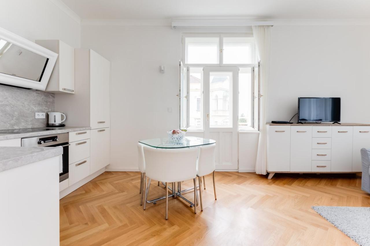 Friendly Apartments In プラハ エクステリア 写真