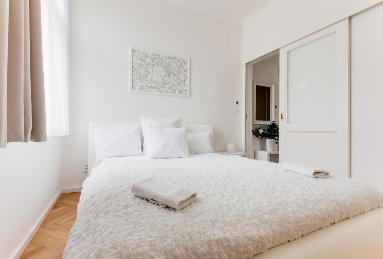 Friendly Apartments In プラハ エクステリア 写真