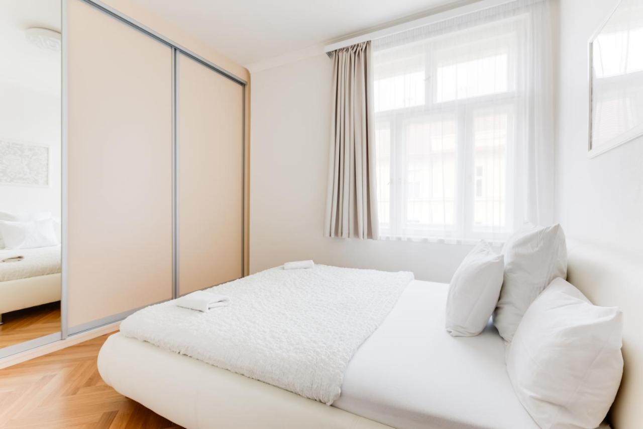 Friendly Apartments In プラハ エクステリア 写真