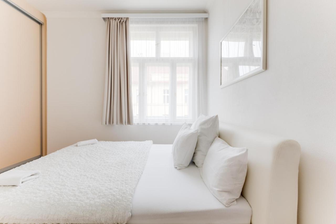 Friendly Apartments In プラハ エクステリア 写真