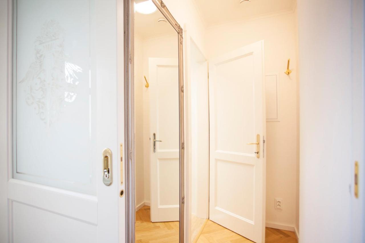 Friendly Apartments In プラハ エクステリア 写真