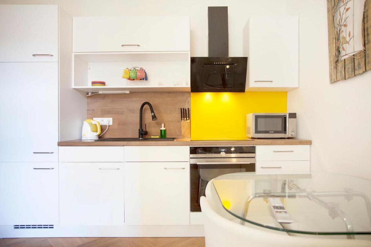 Friendly Apartments In プラハ エクステリア 写真