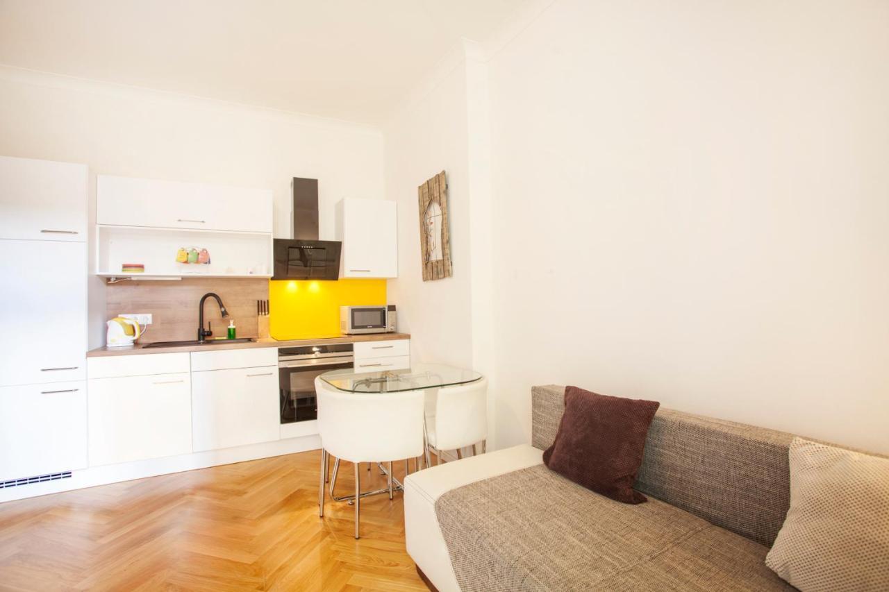 Friendly Apartments In プラハ エクステリア 写真